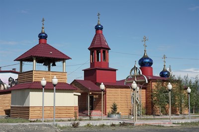 Храм Успения Пресвятой Богородицы, освящённый в 2005, пгт. Усть-Нера