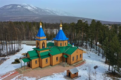 Храм Успения Божией Матери, освящённый в 2014, п.Таксимо